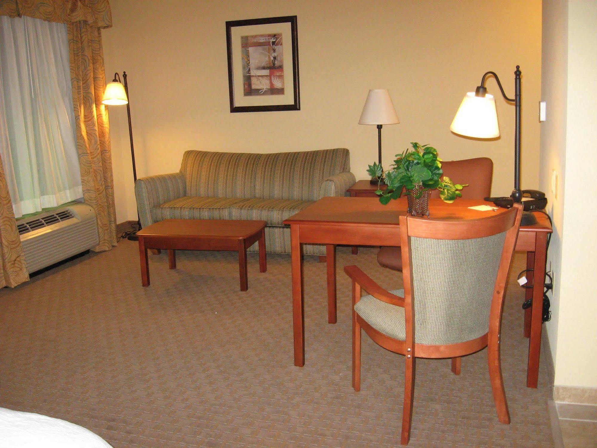 Hampton Inn & Suites Davenport Pokoj fotografie